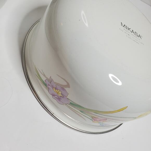 Vintage Mikasa Gabriele White Floral Enamel 2 handle cooking pot and enamel bowl - Picture 6 of 10